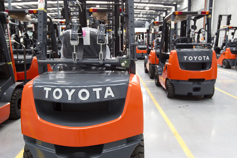 TEN Reasons to rent forklifts from Toyota Material Handling!